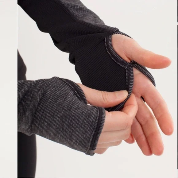 LULULEMON Run Switch Back 1/2 Zip Reversible Pullover grey black/black, size 4 - Picture 10 of 12